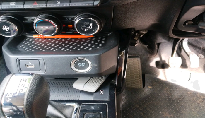 2022 Renault Kiger RXZ AMT DUAL TONE, Petrol, Automatic, 29,374 km, interior