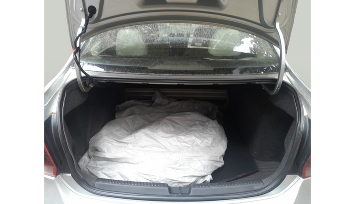2010 Volkswagen Vento HIGHLINE 1.6 MPI, Petrol, Manual, 99,539 km, exterior