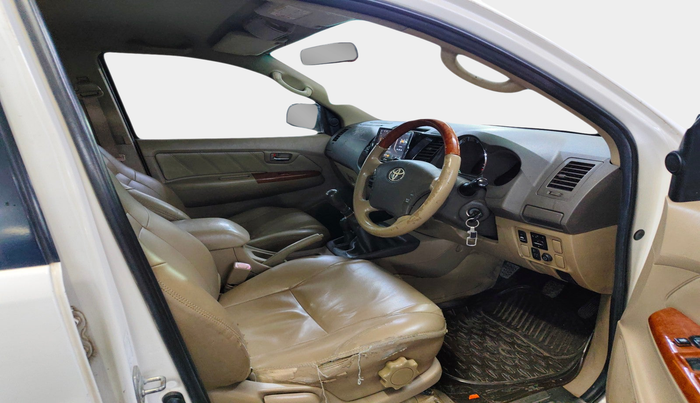 2010 Toyota Fortuner 3.0 4X4 MT, Diesel, Manual, 2,03,351 km, interior