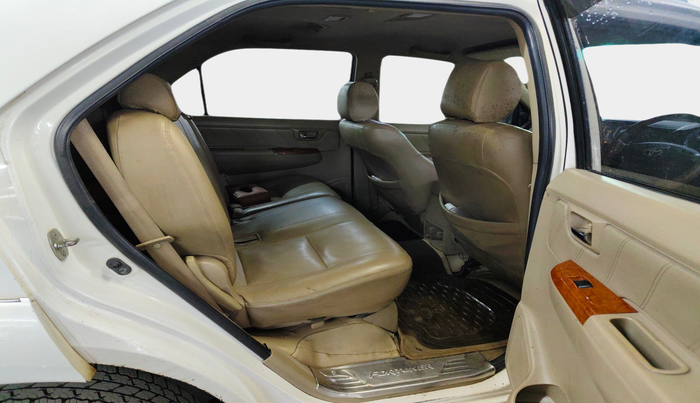 2010 Toyota Fortuner 3.0 4X4 MT, Diesel, Manual, 2,03,351 km, interior