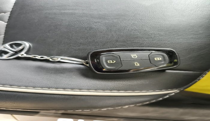 2023 Tata ALTROZ XZ + SUNROOF, Petrol, Manual, 11,497 km, interior