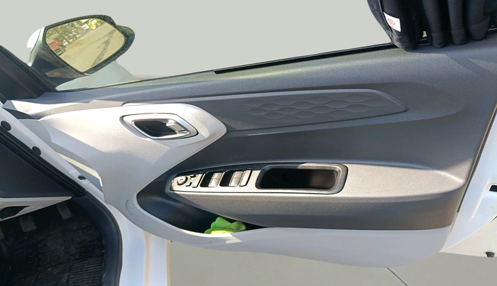 2022 Hyundai GRAND I10 NIOS SPORTZ 1.2 KAPPA VTVT CNG, Petrol, Manual, 30,644 km, interior