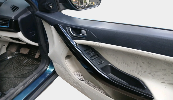 2021 Tata NEXON EV XZ PLUS LUX, Electric, Automatic, 1,00,242 km, interior