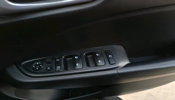 2019 Hyundai VENUE SX 1.0 TURBO, Petrol, Manual, 1,18,693 km, interior