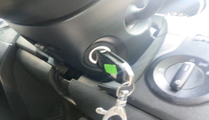 2018 Tata Hexa XE 4X2 7 STR, Diesel, Manual, 1,45,056 km, interior