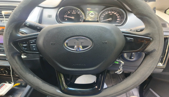 2018 Tata Hexa XE 4X2 7 STR, Diesel, Manual, 1,45,056 km, interior