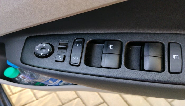 2024 Hyundai AURA SX 1.2 CNG, Petrol, Manual, 12,977 km, interior