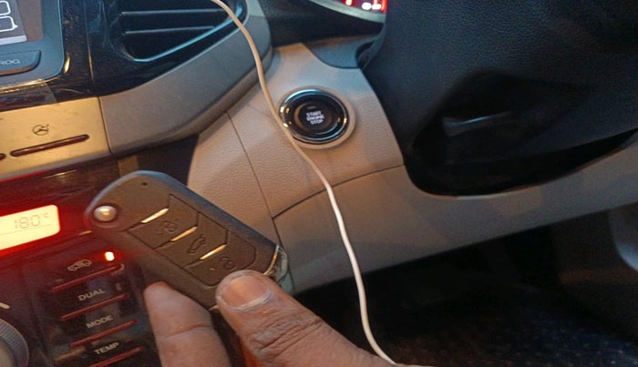 2021 Mahindra XUV300 W8 (O) 1.2 PETROL AMT, Petrol, Automatic, 14,016 km, interior