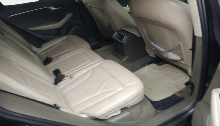 2011 Audi Q5 2.0 TDI QUATTRO, Diesel, Automatic, 1,39,220 km, interior