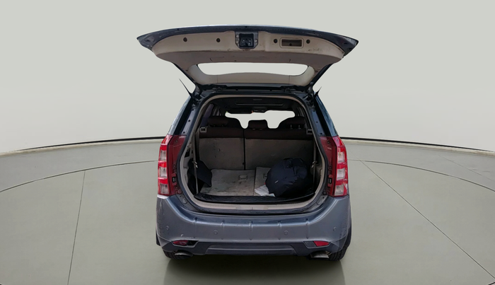 2015 Mahindra XUV500 W10, Diesel, Manual, 3,25,025 km, exterior