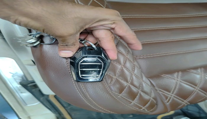 2015 Mahindra XUV500 W10, Diesel, Manual, 3,25,025 km, interior