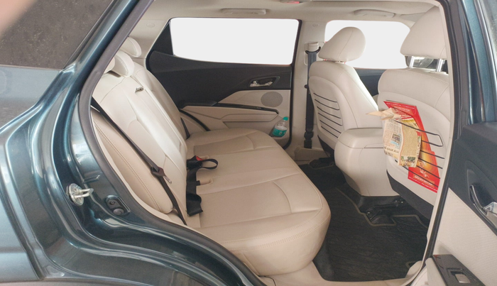 2021 Mahindra XUV300 W8 (O) 1.5 DIESEL, Diesel, Manual, 41,534 km, interior