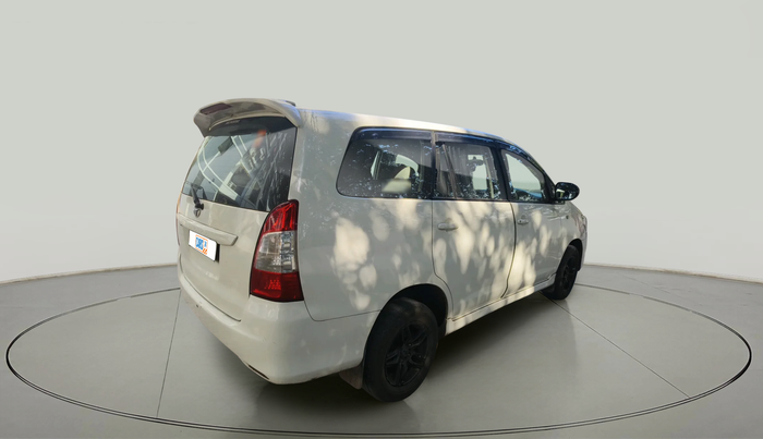 2012 Toyota Innova 2.5 GX 8 STR, Diesel, Manual, 2,71,717 km, exterior