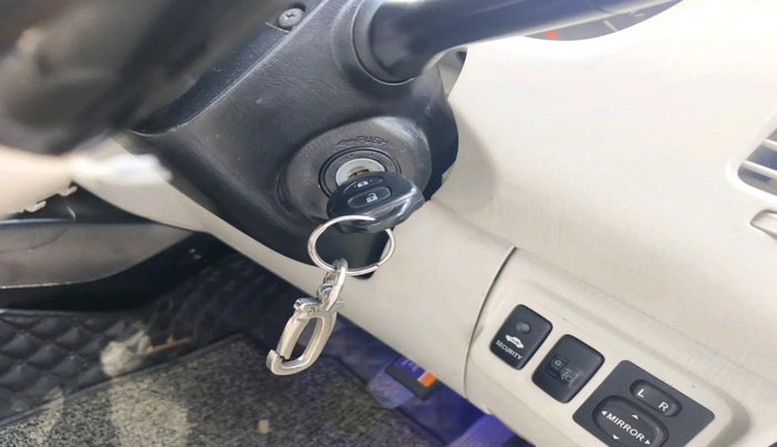 2012 Toyota Innova 2.5 GX 8 STR, Diesel, Manual, 2,71,717 km, interior