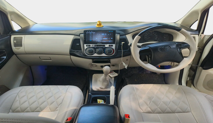 2012 Toyota Innova 2.5 GX 8 STR, Diesel, Manual, 2,71,717 km, interior