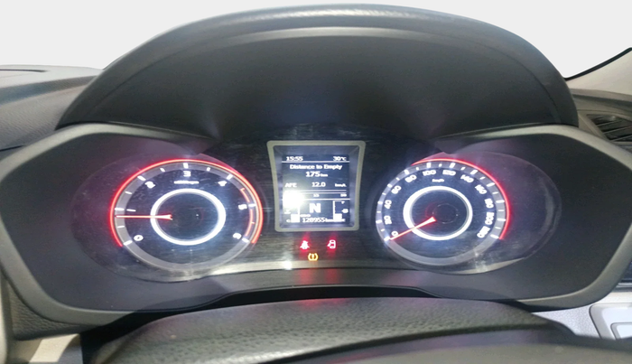 2019 Mahindra XUV300 W8 (O) 1.5 DIESEL AMT, Diesel, Automatic, 1,28,955 km, interior