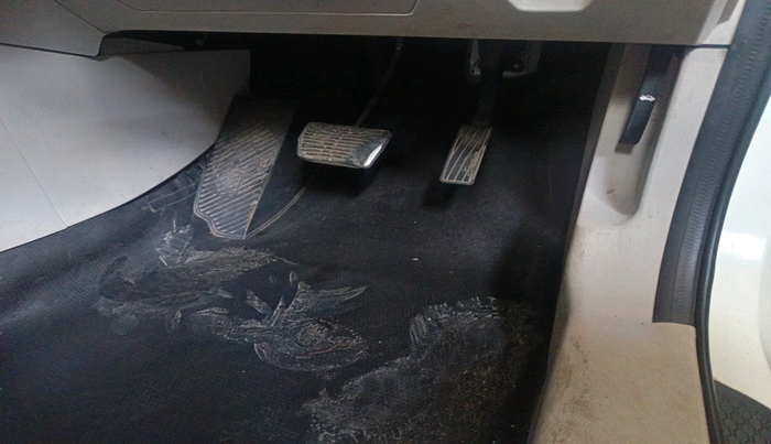 2019 Mahindra XUV300 W8 (O) 1.5 DIESEL AMT, Diesel, Automatic, 1,28,955 km, interior