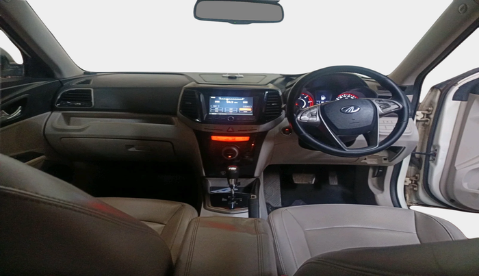 2019 Mahindra XUV300 W8 (O) 1.5 DIESEL AMT, Diesel, Automatic, 1,28,955 km, interior