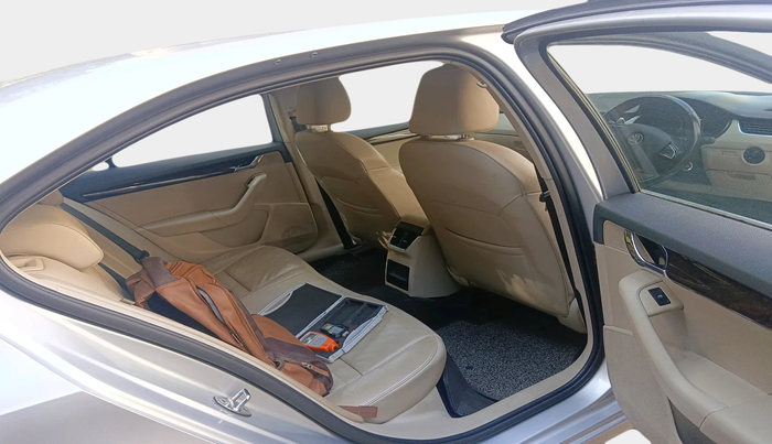 2015 Skoda Octavia STYLE PLUS AT 1.8 TSI, Petrol, Automatic, 65,975 km, interior
