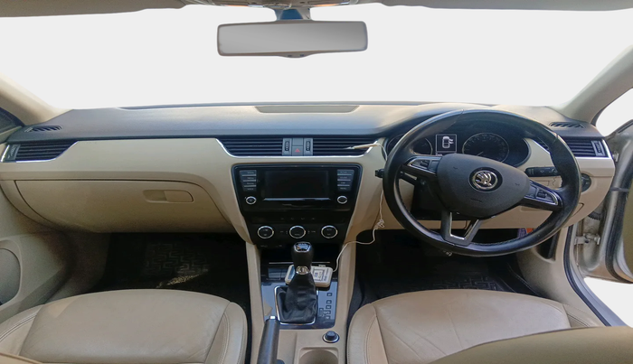 2015 Skoda Octavia STYLE PLUS AT 1.8 TSI, Petrol, Automatic, 65,975 km, interior