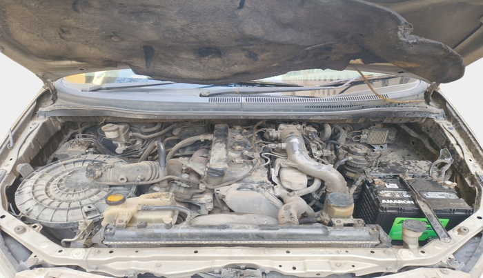 2011 Toyota Innova V 2.5 8 STR, Diesel, Manual, 2,10,018 km, exterior