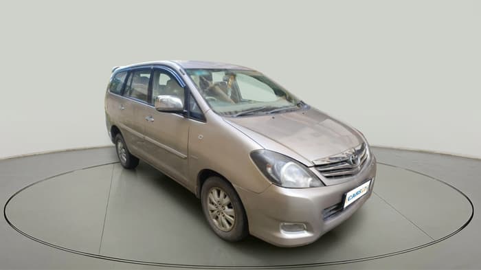 2011 Toyota Innova V 2.5 8 STR, Diesel, Manual, 2,10,018 km, exterior