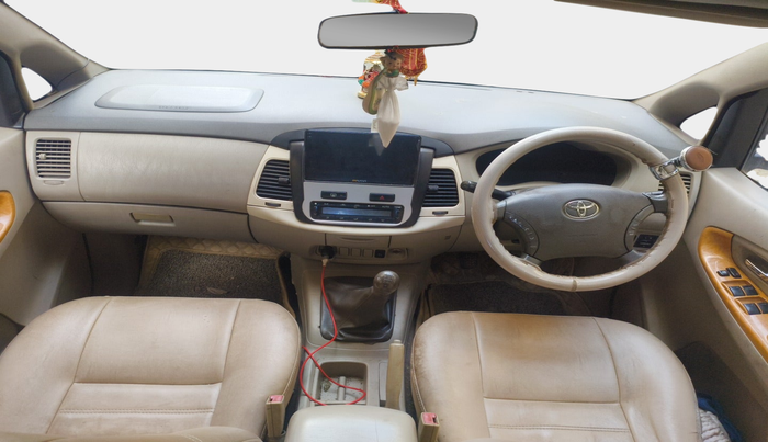 2011 Toyota Innova V 2.5 8 STR, Diesel, Manual, 2,10,018 km, interior