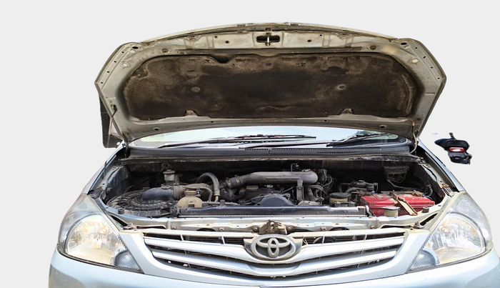 2010 Toyota Innova 2.5 G4 7 STR, Diesel, Manual, 1,60,244 km, exterior
