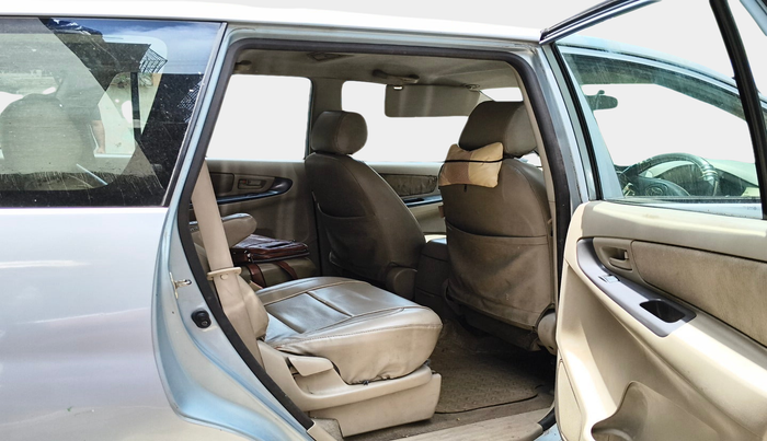 2010 Toyota Innova 2.5 G4 7 STR, Diesel, Manual, 1,60,244 km, interior