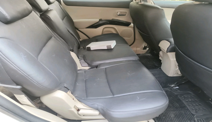 2011 Mitsubishi Outlander 2.4 MIVEC, Petrol, Automatic, 88,679 km, interior