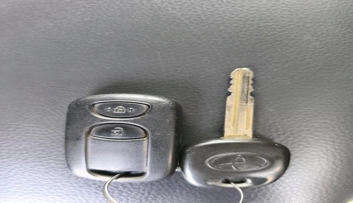 2011 Toyota Etios Liva V, Petrol, Manual, 1,24,305 km, interior