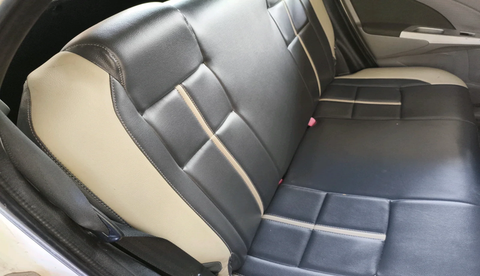 2011 Toyota Etios Liva V, Petrol, Manual, 1,24,305 km, interior