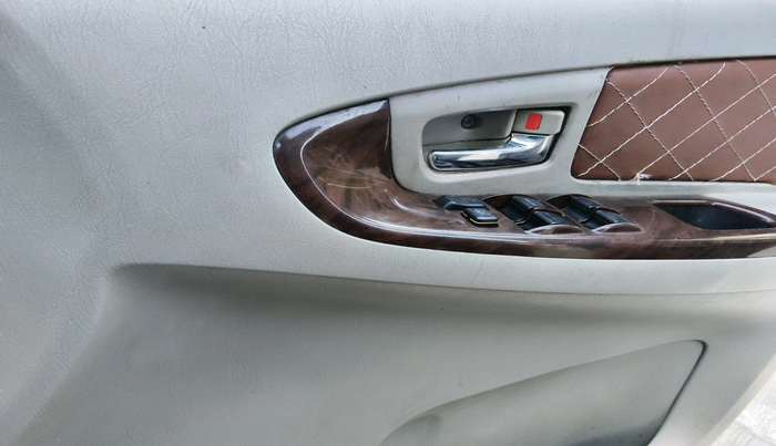 2013 Toyota Innova 2.5 VX 7 STR, Diesel, Manual, 1,59,846 km, interior