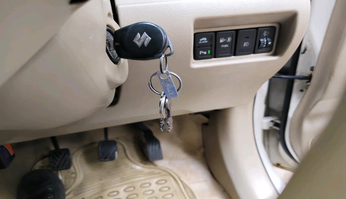 2016 Maruti Ertiga VXI CNG, Petrol, Manual, 1,04,702 km, interior