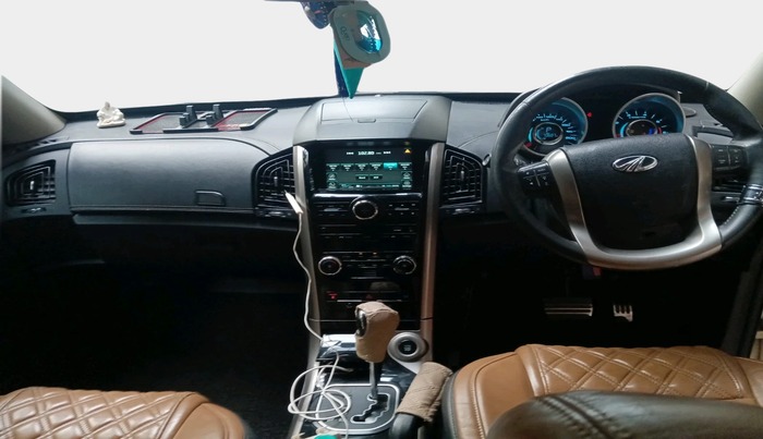 2018 Mahindra XUV500 W11 AT, Diesel, Automatic, 73,607 km, interior