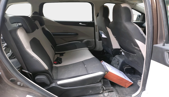 2022 Renault TRIBER RXZ AMT, Petrol, Automatic, 36,888 km, interior