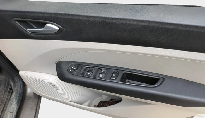 2022 Renault TRIBER RXZ AMT, Petrol, Automatic, 36,888 km, interior