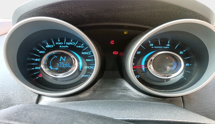 2015 Mahindra XUV500 W10, Diesel, Manual, 71,396 km, interior