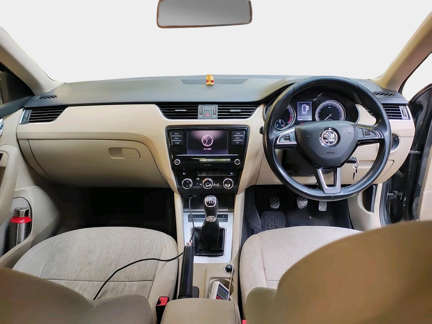 2019 Skoda Octavia 2.0 TDI CR AMBITION, Diesel, Manual, 1,26,549 km, interior