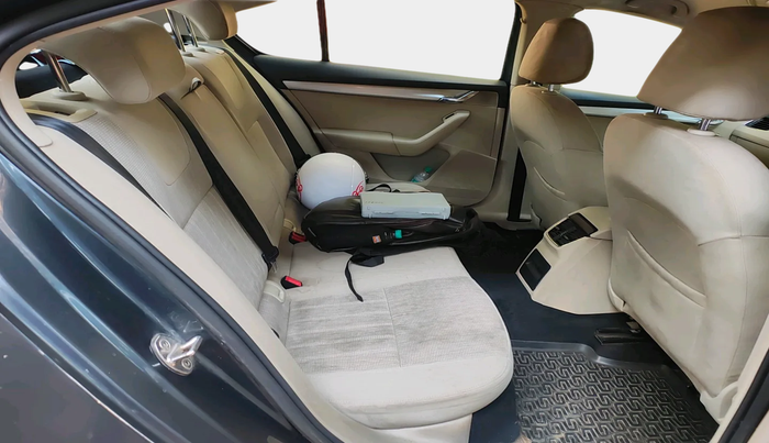 2019 Skoda Octavia 2.0 TDI CR AMBITION, Diesel, Manual, 1,26,549 km, interior