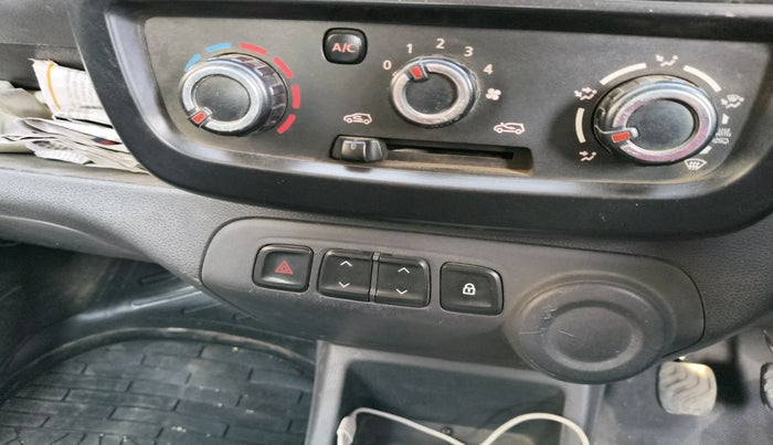 2016 Renault Kwid RXT 0.8, Petrol, Manual, 49,842 km, interior