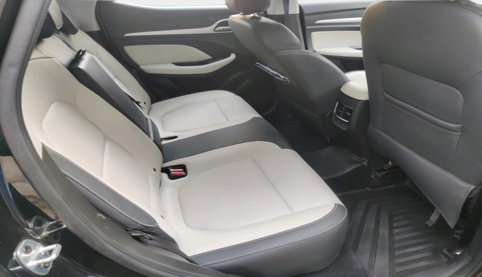 2024 MG ASTOR Savvy Pro 1.5 CVT (Ivory) , Petrol, Automatic, 15,307 km, interior