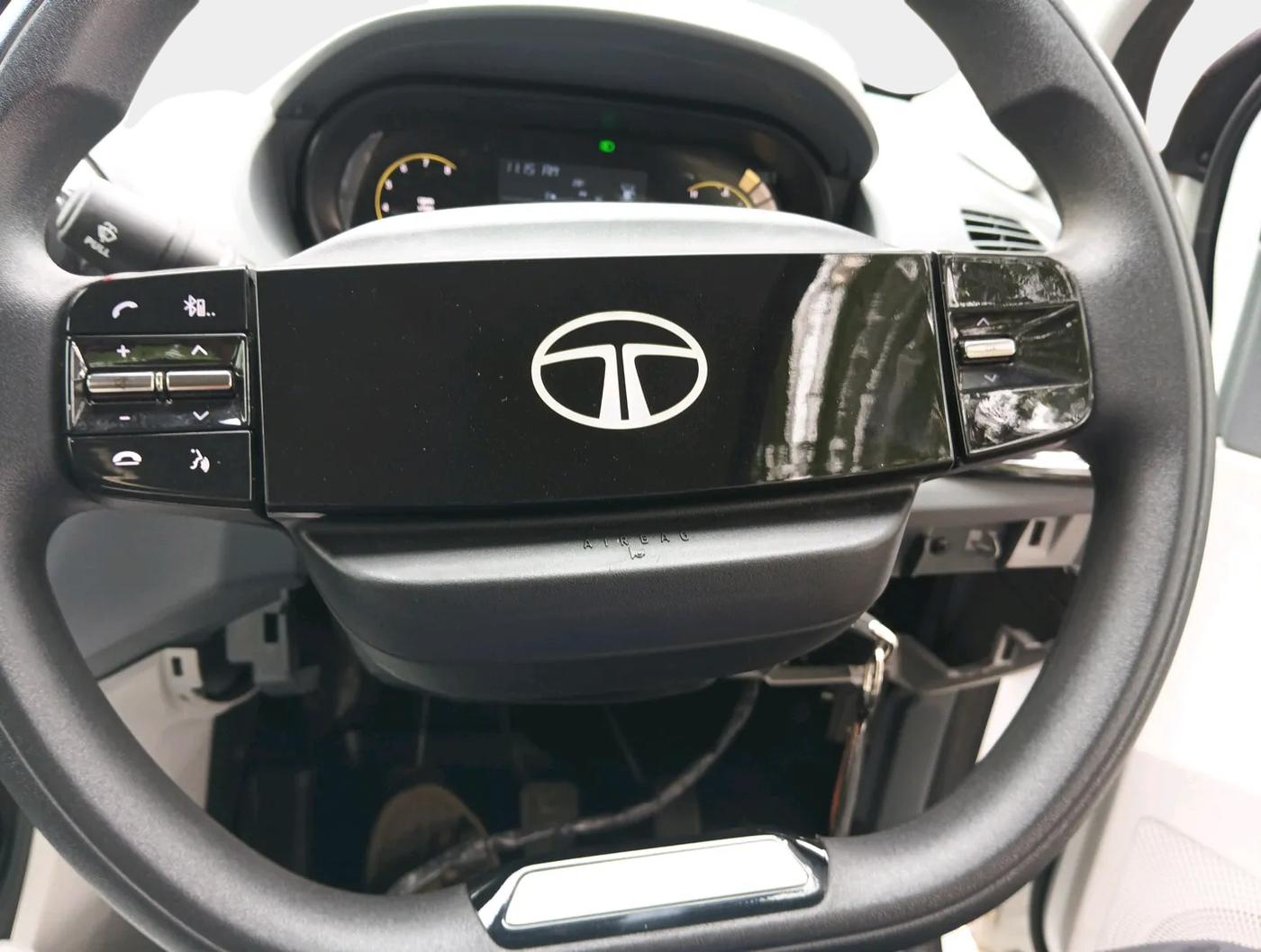 2025 Tata Tiago XZ PETROL, Petrol, Manual, 220 km, interior