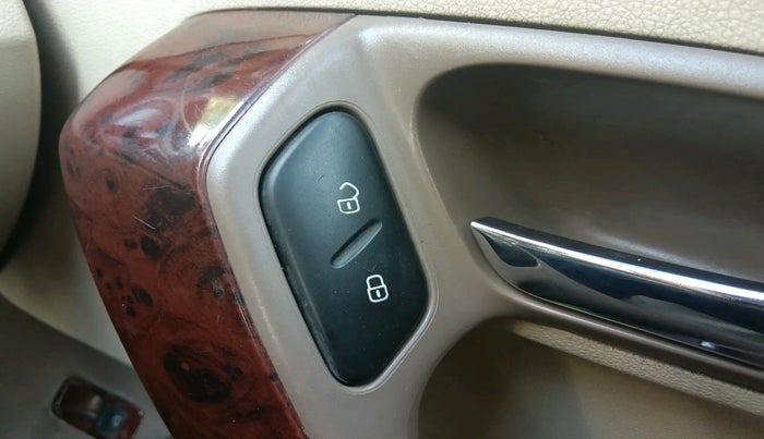 2012 Skoda Rapid AMBITION 1.6 TDI CR MT, Diesel, Manual, 1,00,237 km, interior