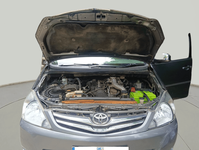 2011 Toyota Innova V 2.5 8 STR, Diesel, Manual, 94,128 km, exterior