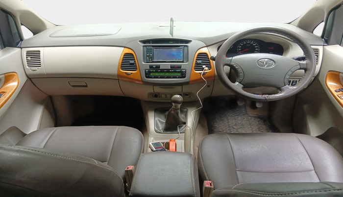 2011 Toyota Innova V 2.5 8 STR, Diesel, Manual, 94,128 km, interior