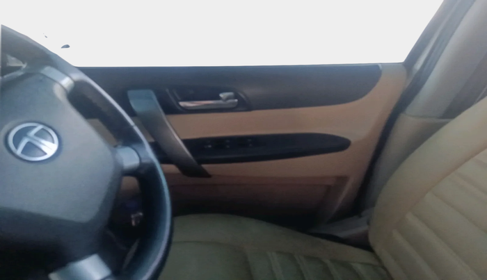 2014 Tata Safari Storme 2.2 EX 4X2, Diesel, Manual, 1,76,413 km, interior