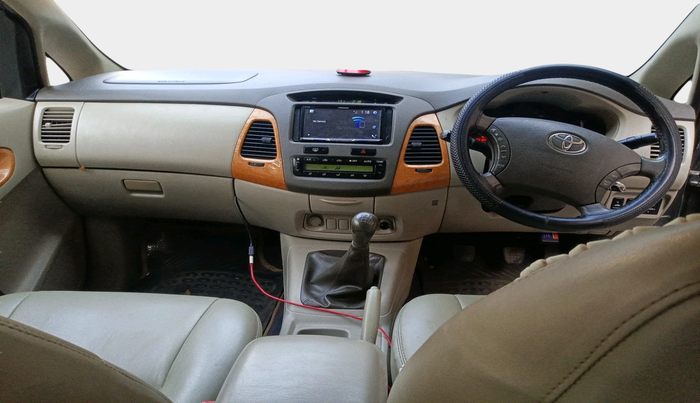 2011 Toyota Innova V 2.5 8 STR, Diesel, Manual, 1,54,296 km, interior