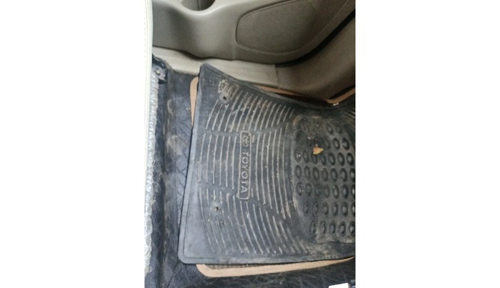 2011 Toyota Innova V 2.5 8 STR, Diesel, Manual, 1,54,296 km, interior