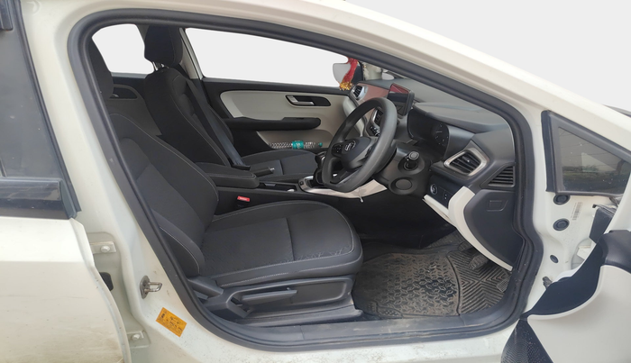 2023 Tata ALTROZ XZ PETROL, Petrol, Manual, 12,304 km, interior